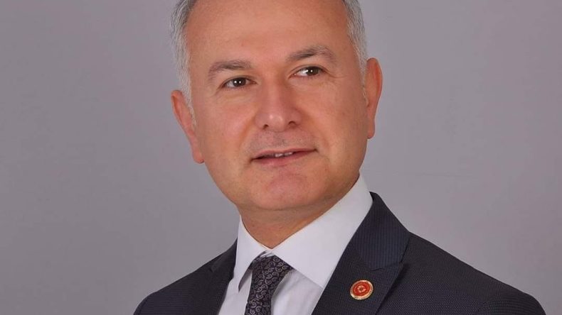 Karamürsel Belediye Başkanı Ahmet Çalık ve 14 meclis üyesi CHP’den istifa etti