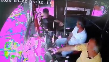 Kocaeli’de otobüs şoförüne yumruklu saldırı: Dehşet anları kamerada!