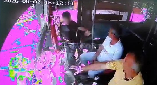 Kocaeli’de otobüs şoförüne yumruklu saldırı: Dehşet anları kamerada!