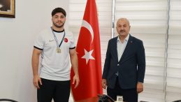 Gebzeli güreşçi Alperen Tokgöz’den dev başarı: Akdeniz Oyunları’nda ay-yıldızlı formayı giyecek