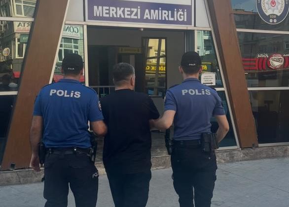 Polisi görünce kaçtılar: Biri hükümlü çıktı, diğerine 200 bin lira ceza kesildi