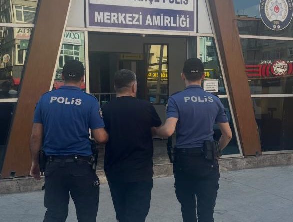 Polisi görünce kaçtılar: Biri hükümlü çıktı, diğerine 200 bin lira ceza kesildi