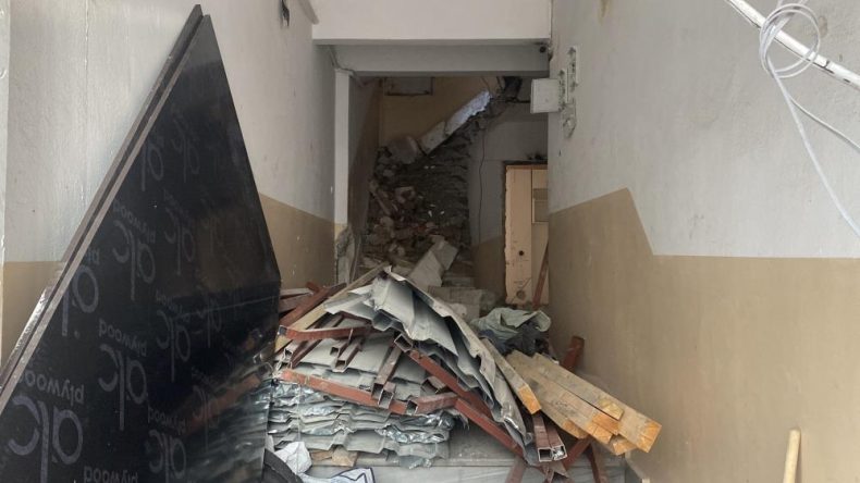 Yıkım sırasında bina çöktü: Yaralılar var