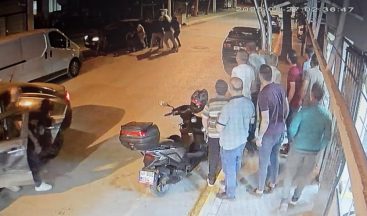 İki aile cadde ortasına birbirine girdi: Dehşete düşüren görüntüler