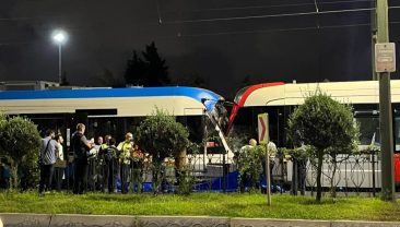 İki tramvay çarpıştı: Yaralılar var