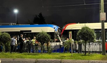 İki tramvay çarpıştı: Yaralılar var
