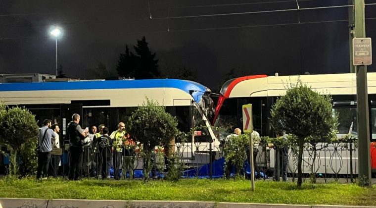 İki tramvay çarpıştı: Yaralılar var
