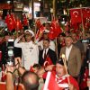 Zafer Bayramı’nda İzmit sokakları fener alayıyla aydınlandı