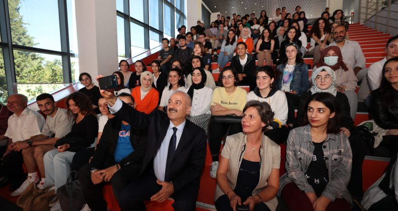 Kocaeli’de üniversite kazananlara para desteği