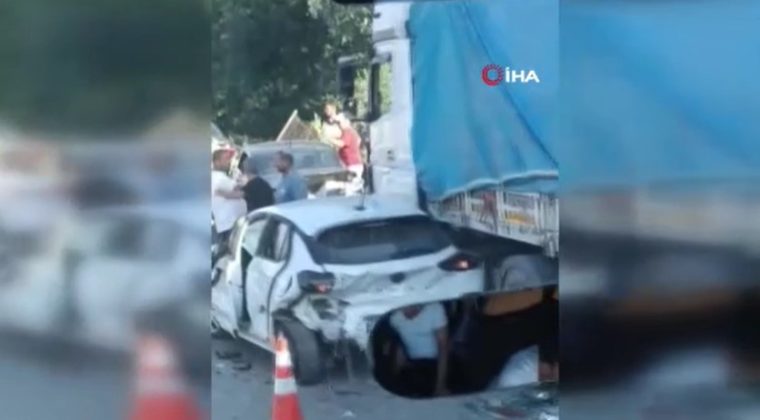 Kocaeli’nin iki ilçesinde 8 araç zincirleme kazaya karıştı