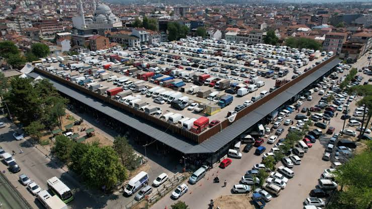 Ücretsizdi, artık ücretli! İzmit’te Doğu Kışla Otoparkı’nın tarifesi belli oldu