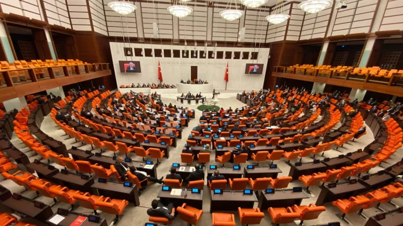 TBMM Adalet Komisyonu’ndan yeşil ışık: ‘Terörsüz Türkiye’ yasa teklifi geçti
