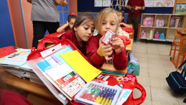 Başiskele’de minik öğrencilere eğitim desteği: 1.963 öğrenciye kırtasiye seti