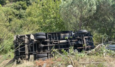 Kocaeli’de araç şarampole yuvarlandı