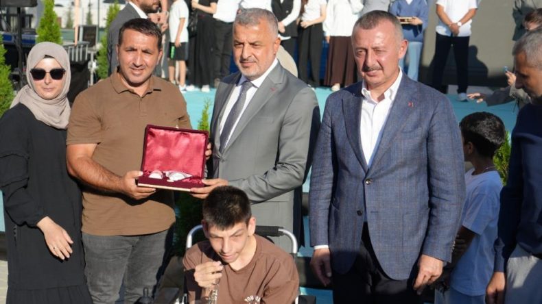Kartepe Kent Konut Evleri’nde 144 hak sahibine anahtar teslim edildi