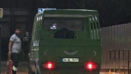 Ünlü oyuncu evinde ölü bulundu: Oyuncunun evinin önüne eski rol arkadaşı geldi
