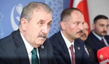 BBP Lideri Destici Kocaeli’de konuştu: “40-50 bin kişinin gittiği maçta 1 tane Türk bayrağı yok”