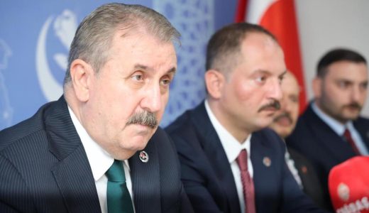 BBP Lideri Destici Kocaeli’de konuştu: “40-50 bin kişinin gittiği maçta 1 tane Türk bayrağı yok”