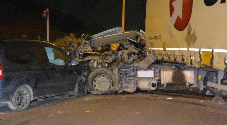 Feci kaza: Ölü ve yaralılar var