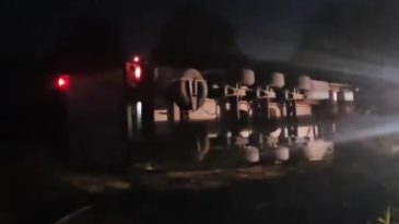 Ters şeride giren alkollü tır sürücüsü motosiklete çarptı: 2 ölü, 1 yaralı