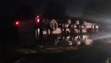 Ters şeride giren alkollü tır sürücüsü motosiklete çarptı: 2 ölü, 1 yaralı