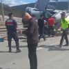 Beton mikseri devrildi, araçta sıkışan sürücü yaralandı