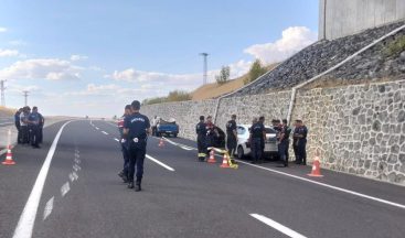 Seyir halindeki otomobile silahlı saldırı: 1 ölü