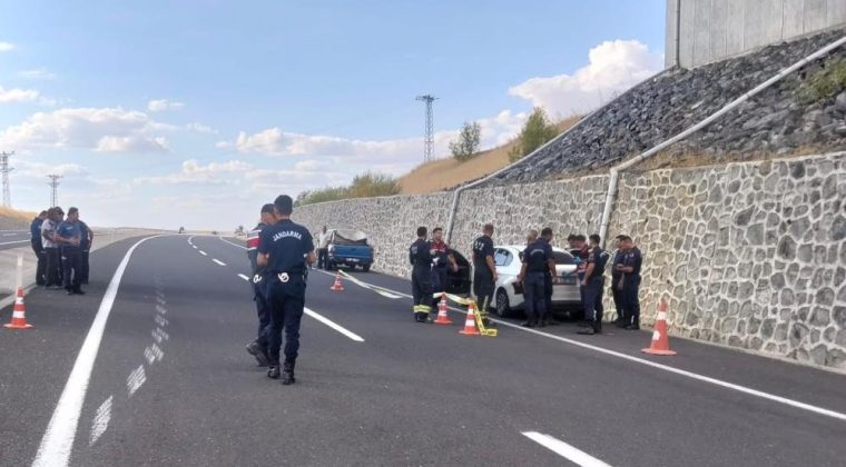 Seyir halindeki otomobile silahlı saldırı: 1 ölü