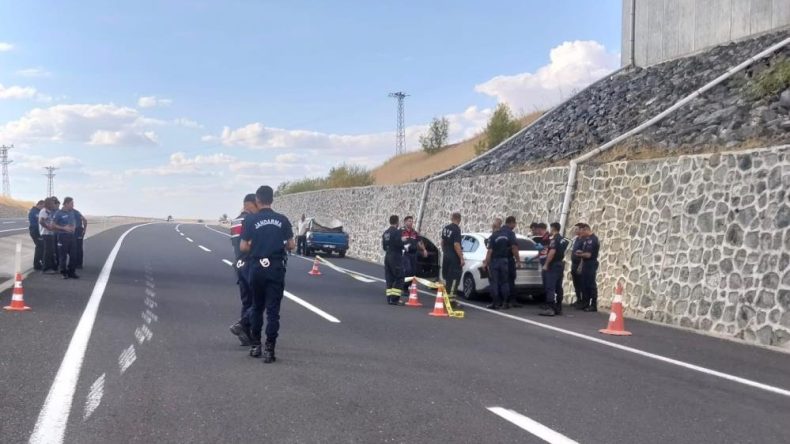 Seyir halindeki otomobile silahlı saldırı: 1 ölü