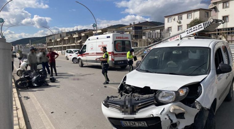 Hafif ticari araç ile çarpışan motosikletli ağır yaralandı