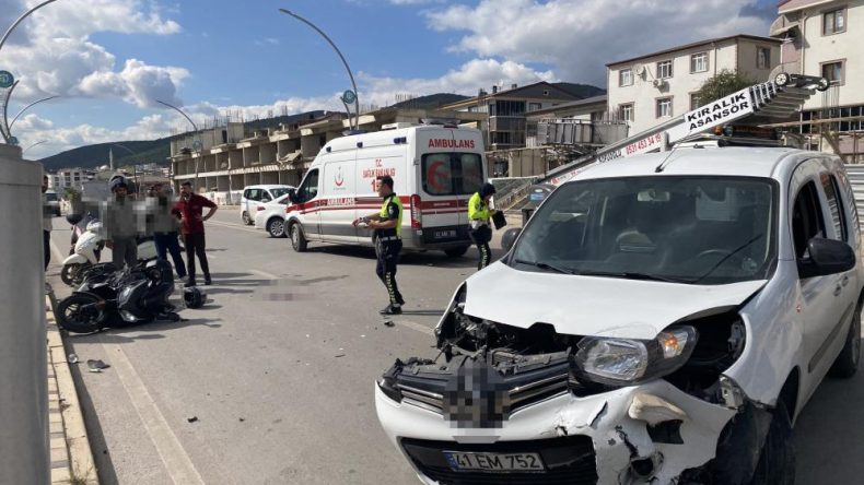 Hafif ticari araç ile çarpışan motosikletli ağır yaralandı