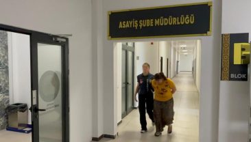 Ev soyan hırsıza yapılan operasyonda aranması olan şahıs da yakalandı