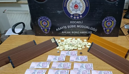 Gölcük’te kahvehanede kumar denetimi: 4 kişiye 46 bin lira ceza