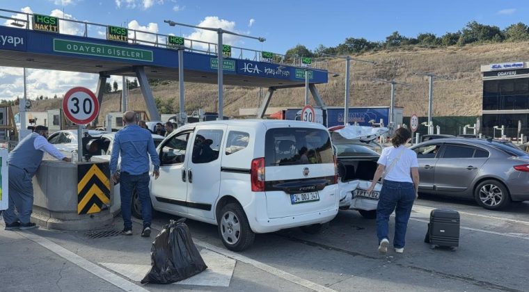 4 araç zincirleme kazaya karıştı: Yaralılar var
