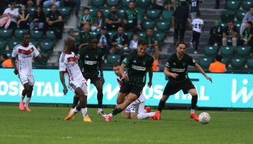 Kocaelispor 2, yarıda bulduğu gollerle Gaziantep FK’yı 2-0 mağlup etti
