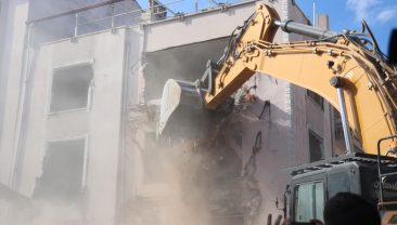 Marmara depreminin izleri yıkılıyor: 718 bağımsız bölümlük dönüşüm başladı