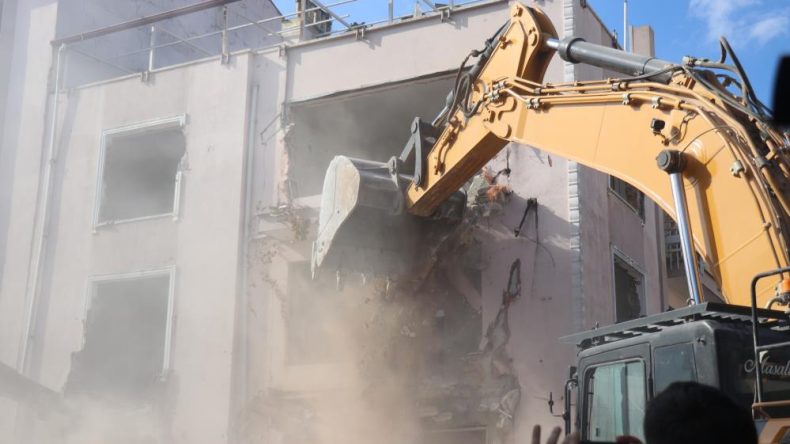 Marmara depreminin izleri yıkılıyor: 718 bağımsız bölümlük dönüşüm başladı
