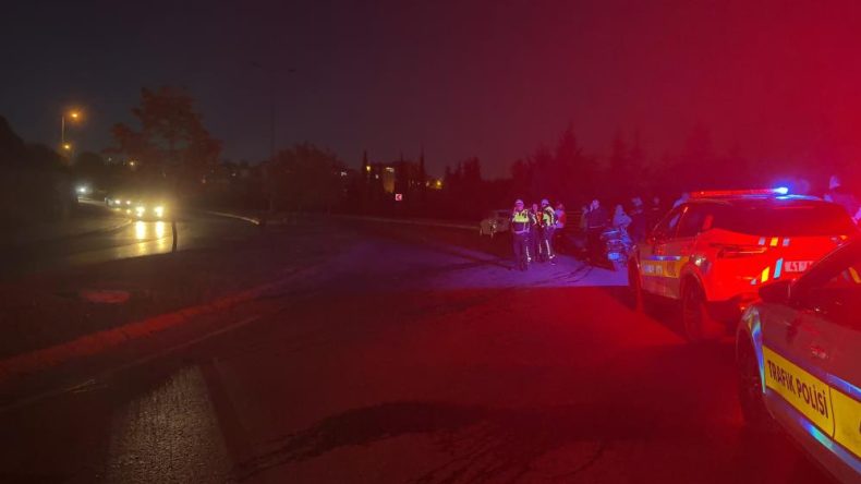 Virajı alamayan otobüs iki otomobile çarptı: Ölümle burun buruna geldiler