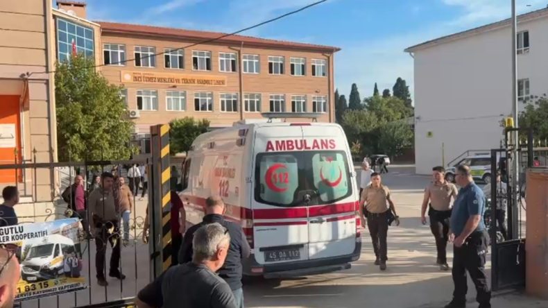 Lisede silahlı saldırı! Yaralı öğrenciler olduğu bildirildi
