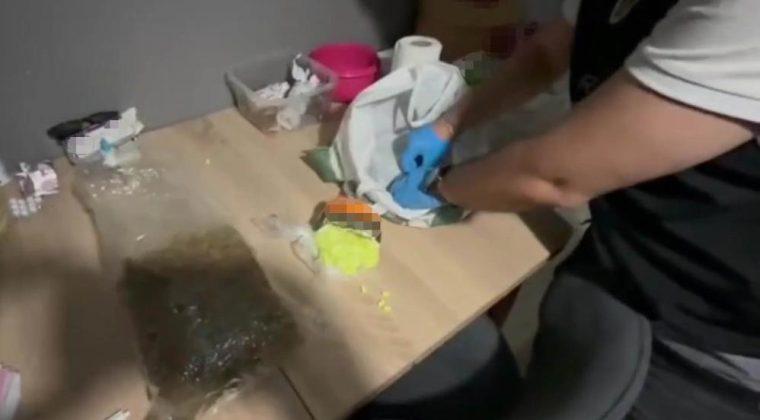 Zehir tacirlerine darbe: Skank, kokain ve ecstasy ele geçirildi