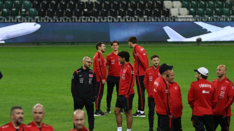 A Milli Takım, Kocaeli Stadı’nda yürüyüş yaptı
