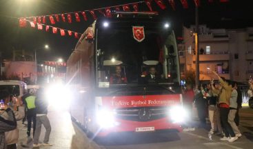 Fransa ve Türkiye milli takımları Kocaeli Stadyumu’na böyle geldi