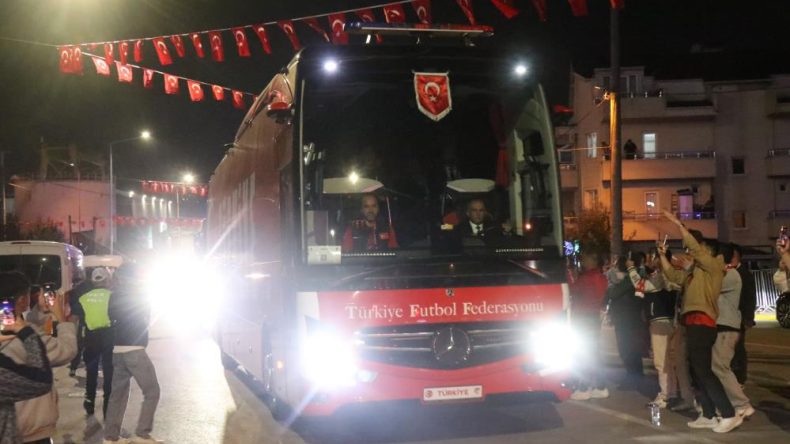 Fransa ve Türkiye milli takımları Kocaeli Stadyumu’na böyle geldi
