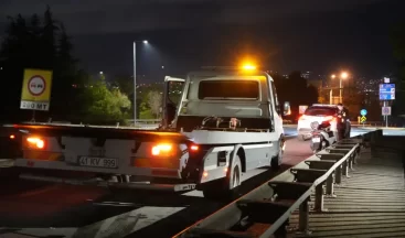 Başiskele’de motosiklet bariyere çarptı