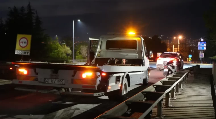 Başiskele’de motosiklet bariyere çarptı