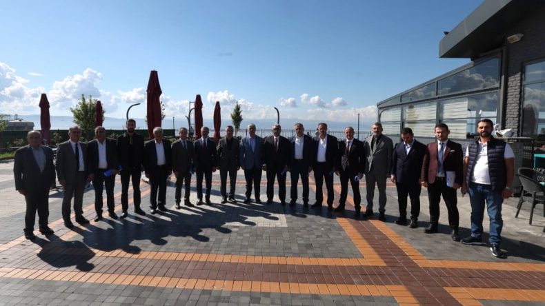 Belediye Başkanı Ömeroğlu mahalle muhtarlarıyla buluştu
