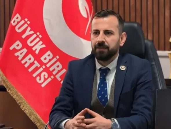 Sürpriz karar: İlçe başkanlığından istifa etti