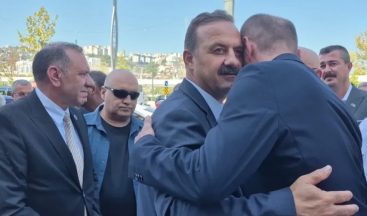 İzmit’te vatandaştan Yavuz Ağıralioğlu’na; “Siz de inşallah parti değiştirmezsiniz”