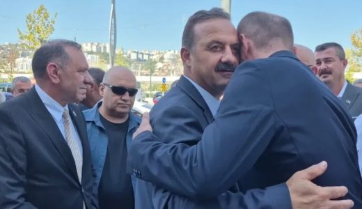 İzmit’te vatandaştan Yavuz Ağıralioğlu’na; “Siz de inşallah parti değiştirmezsiniz”