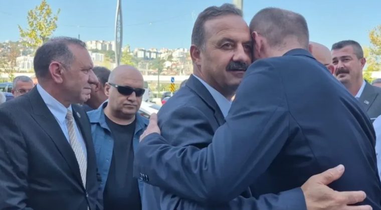İzmit’te vatandaştan Yavuz Ağıralioğlu’na; “Siz de inşallah parti değiştirmezsiniz”